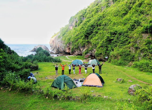Bosen Ngecamp di Gunung? Cobain Tempat Seru Ini