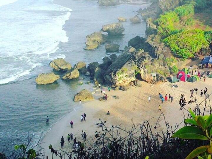 Bosen Ngecamp di Gunung? Cobain Tempat Seru Ini