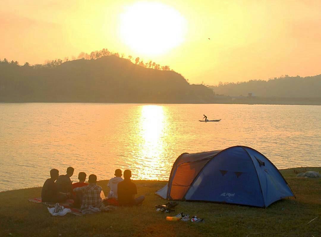 Bosen Ngecamp di Gunung? Cobain Tempat Seru Ini