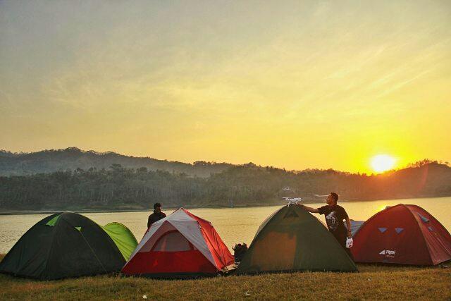 Bosen Ngecamp di Gunung? Cobain Tempat Seru Ini
