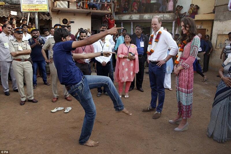 TERJAWAB SUDAH KENAPA SELALU ADA NYANYIAN DAN TARIAN DI FILM INDIA