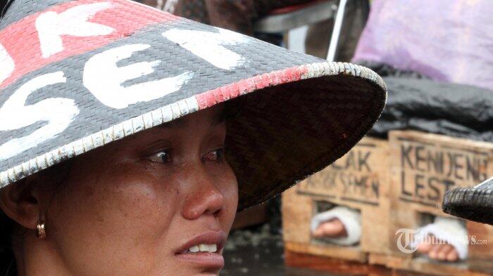 Petani Kendeng Ramai-ramai Cor Kaki Pakai Semen, Ini Bahayanya Bagi Kesehatan