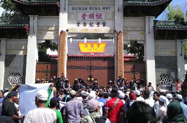(Keterlaluan) Ormas Islam Padang Demo Rumah Duka Tionghoa