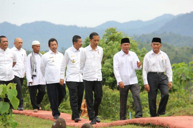 Presiden Jokowi Ziarah Makam Para Syekh Penyebar Agama Islam Awal Nusantara di Barus