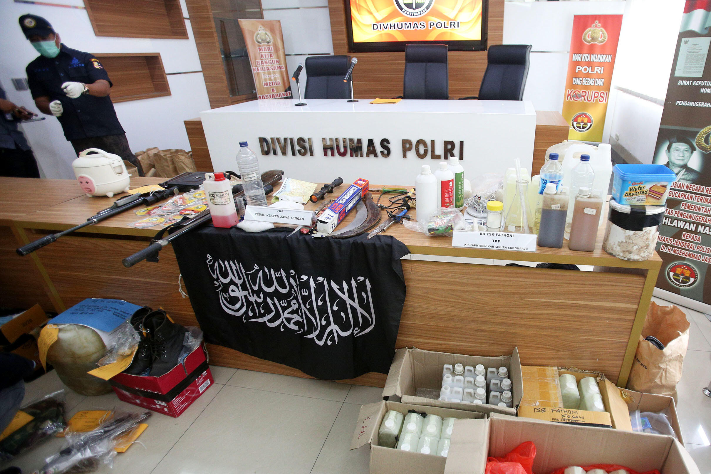 Terduga Teroris Banten Terlibat Pendanaan Bom Thamrin