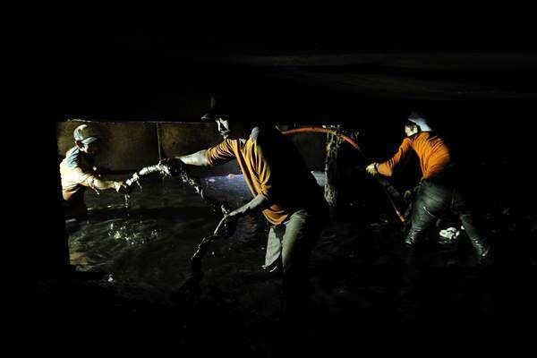 Sampah Kulit Kabel Kembali Ditemukan di Gorong-gorong Jakarta