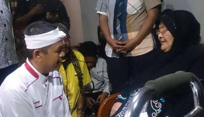 Dedi Mulyadi Kunjungi Amih, Ibu yang Digugat Putrinya