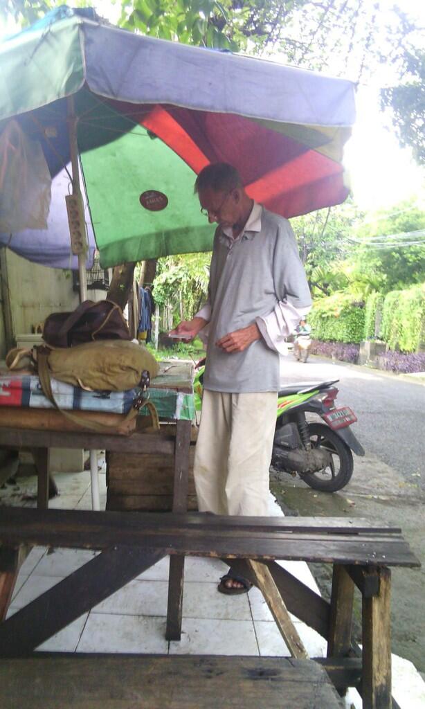 WNA Asal Inggris yang Menggelandang diselamatkan Petugas