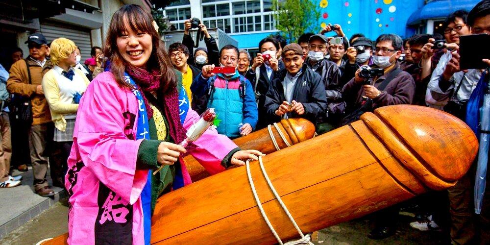 Festival Kesuburan di Jepang yang Dipenuhi Barang Aneh