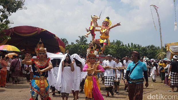 Jelang Nyepi, 6 Ogoh-ogoh Dikirab Keliling Kota Serang