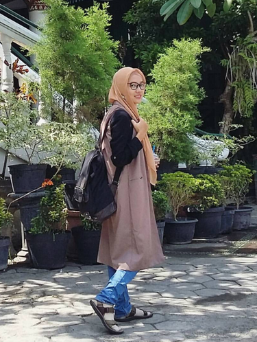 Foto: Gaya Hijab Si Manis Ariska, DJ Berhijab yang Jadi Viral