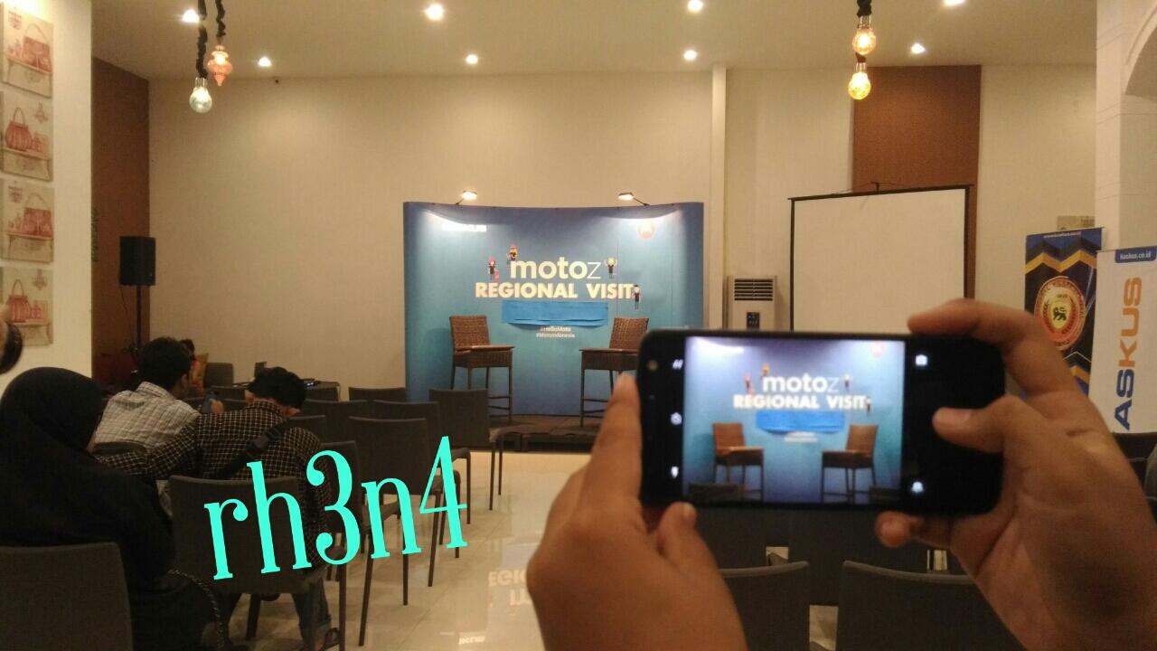 &#91;TC MOTO Z&#93; Hasselblad TrueZoom Camera Membuatmu Takkan Kehilangan Moment Traveling