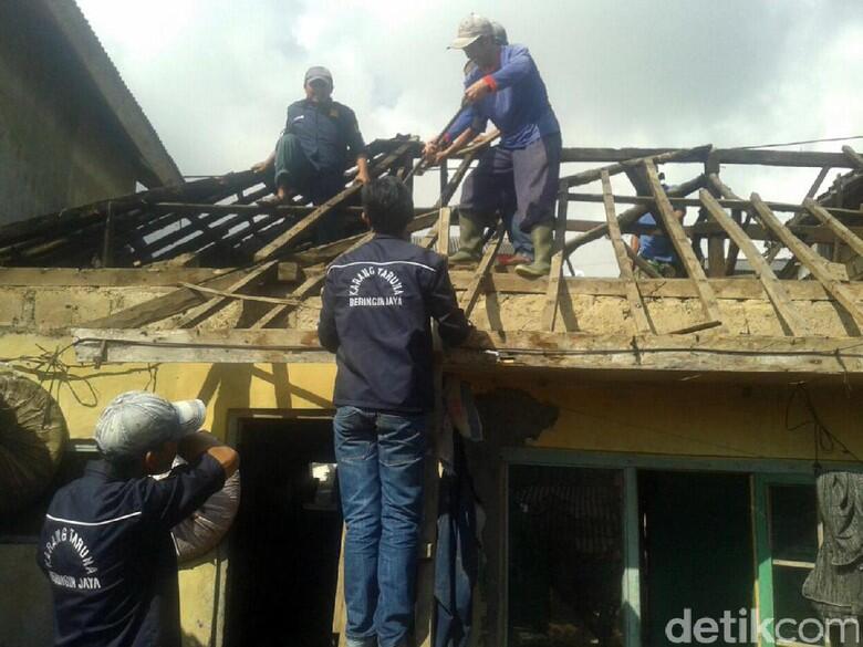 Rumah Juhdi Bocah Sepatu 'Menguap' Asal Cianjur Direnovasi