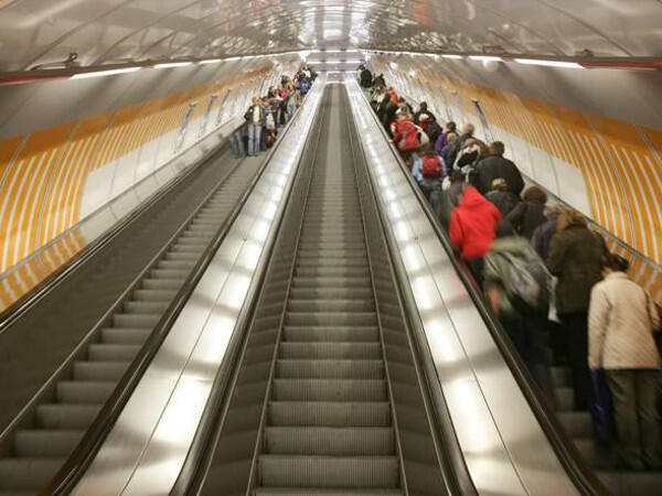 Wuihhh, Stasiun Subway Ini Letaknya 100 Meter Dibawah Permukaan Tanah!!!