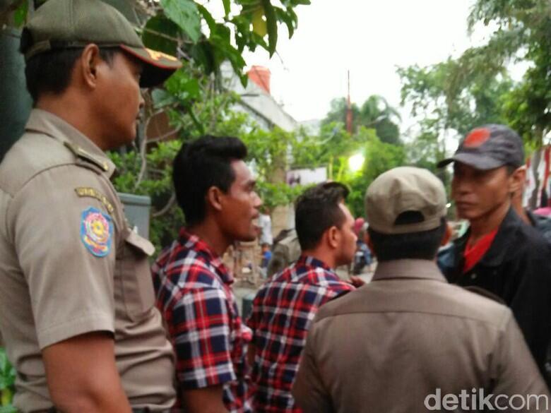 Panwascam Tanjung Priok Dimaki Preman Saat Copot Spanduk Provokatif