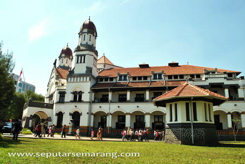 8 TEMPAT MISTERIUS DI INDONESIA