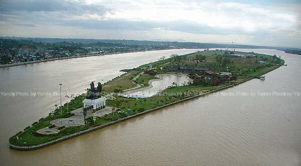 8 TEMPAT MISTERIUS DI INDONESIA