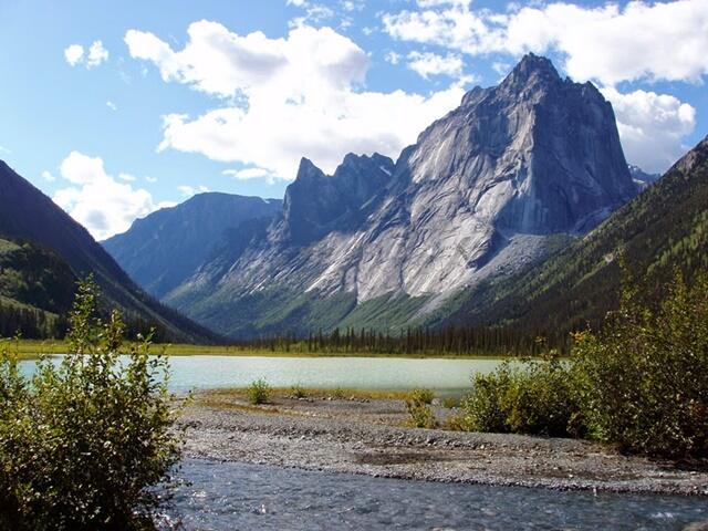 Misteri Lembah Nahanni &quot;Valley of The Headless Men&quot;, Lembah Manusia Tanpa Kepala.