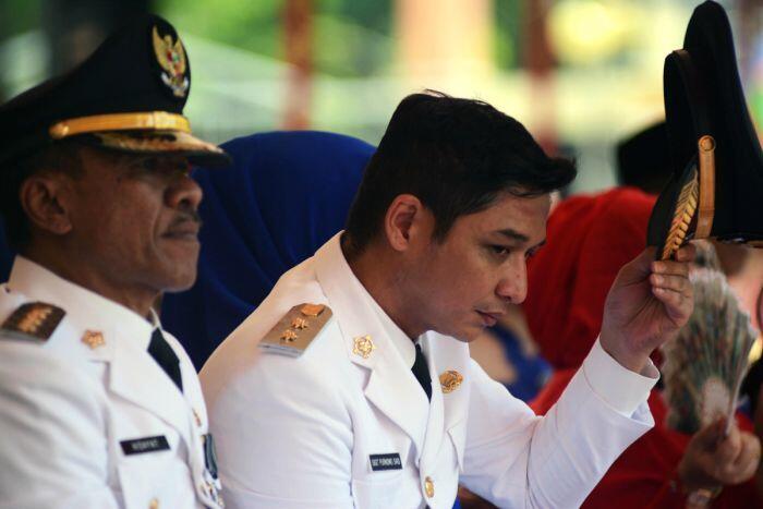 Pasha Ungu berbelah status pejabat dan biduan