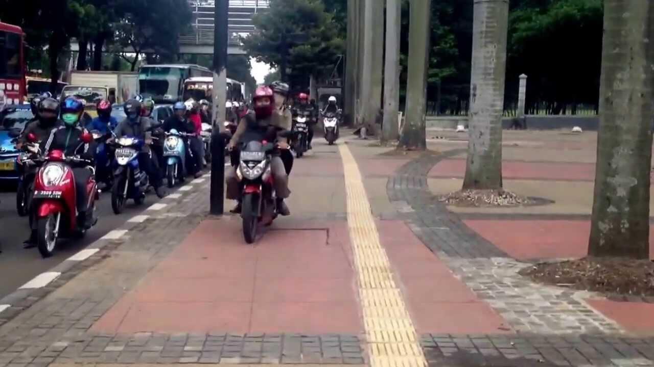 Cicilan Motor Murah Buat Orang Malas Pakai Angkutan Umum