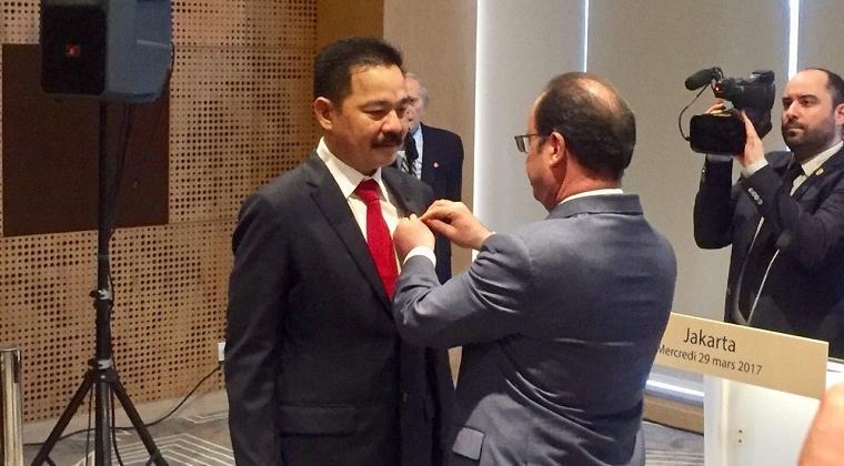 Penghargaan Dari Pemerintah Prancis Diberikan Kepada Co-Founder Lion Air Group