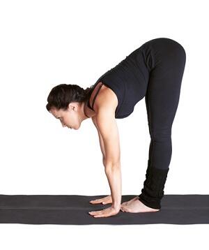 5 Pose Yoga Sederhana yang Harus Sista Coba
