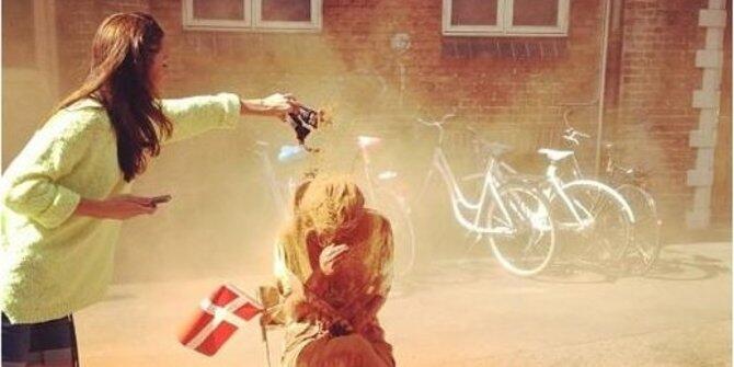 Aksi Siram Bubuk Kayu Manis, Tradisi Lucu Untuk Jomblo di Denmark