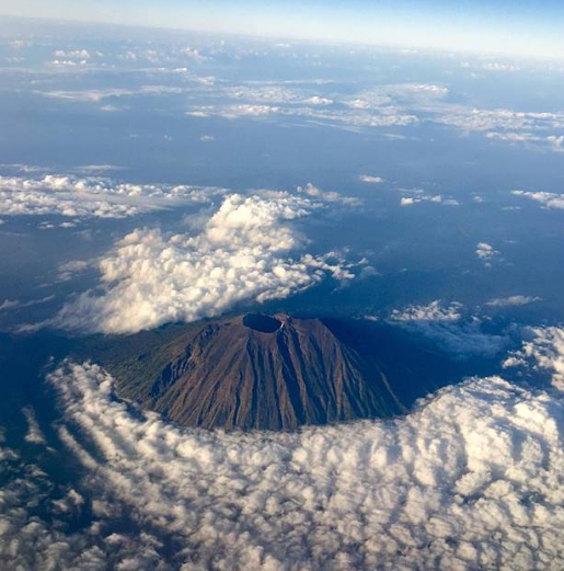 Pemandangan Angkasa Terindah yang Didapat dari Window Seat