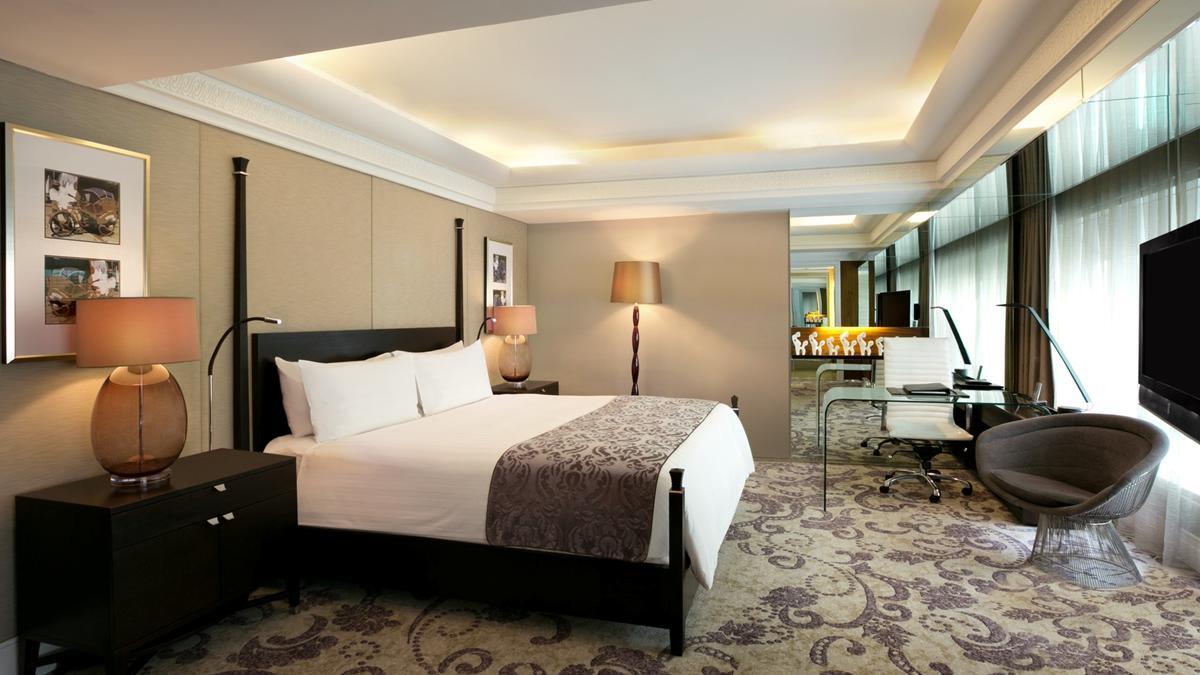 Ironis! Serukan Perjuangan Ummat, Sekjen FUI Ditangkap di Hotel Mewah Kempinski