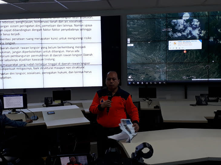 Medan Berat Jadi Halangan Evakuasi Longsor