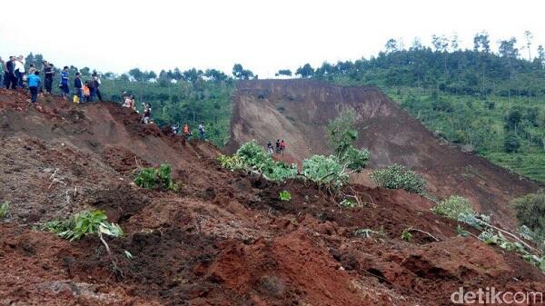 Foto-foto Penampakan Longsor Ponorogo