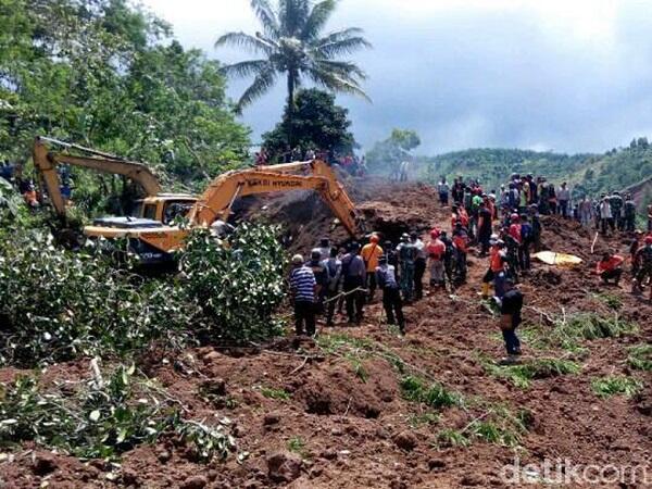 Foto-foto Penampakan Longsor Ponorogo