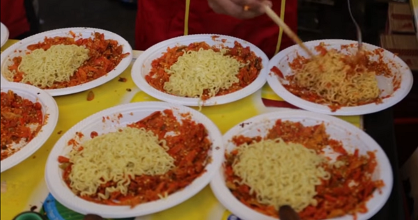 Ini Dia Tantangan GOKIEL Makan Indomie, Agan Brani Coba?