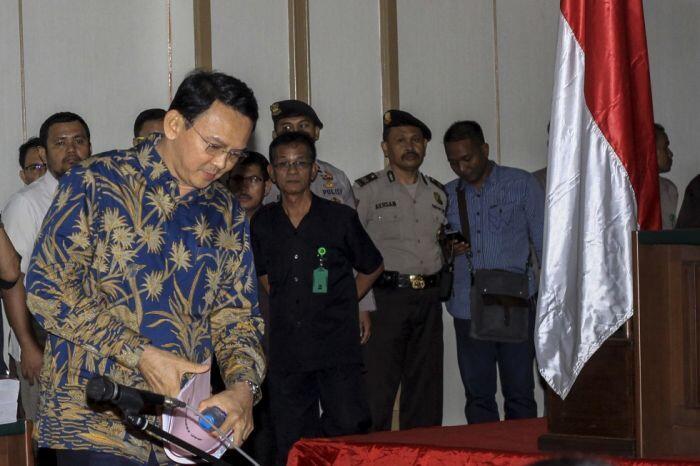 Sidang Ahok, menyandingkan video pidato Al Maidah