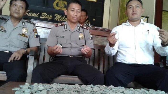 Heboh! Mbah Diman Temukan Koin Emas Kuno Seberat 6 Kg,Tapi Hanya Dijual Rp 30.000/Kg