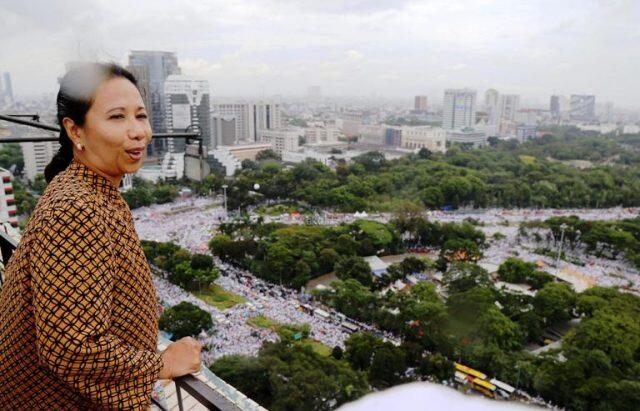 Kinerja Buruk Menteri Rini