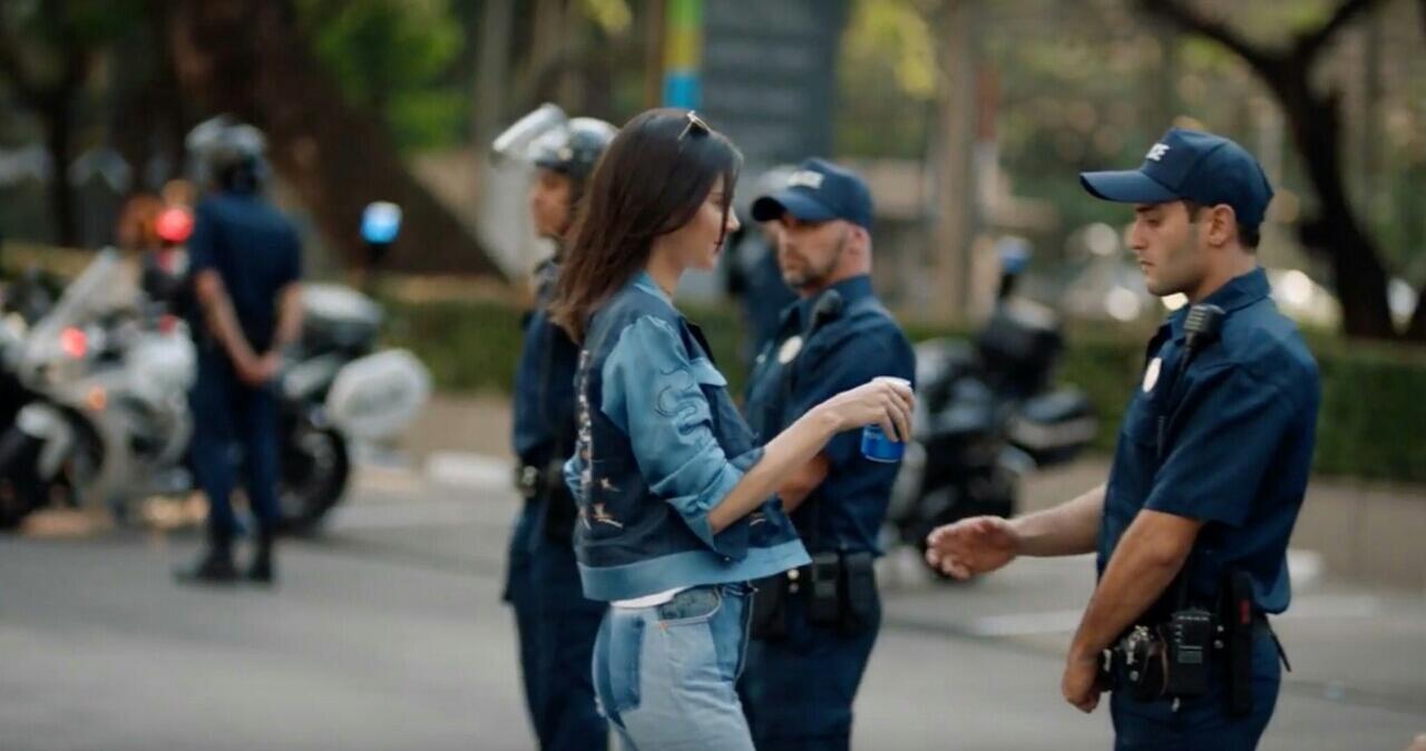 Iklan Pepsi Kendall Jenner Panen Kritikan, Ini Alasannya!