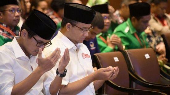 Anies-Sandi 'gunakan masjid' untuk kalahkan Ahok-Djarot?