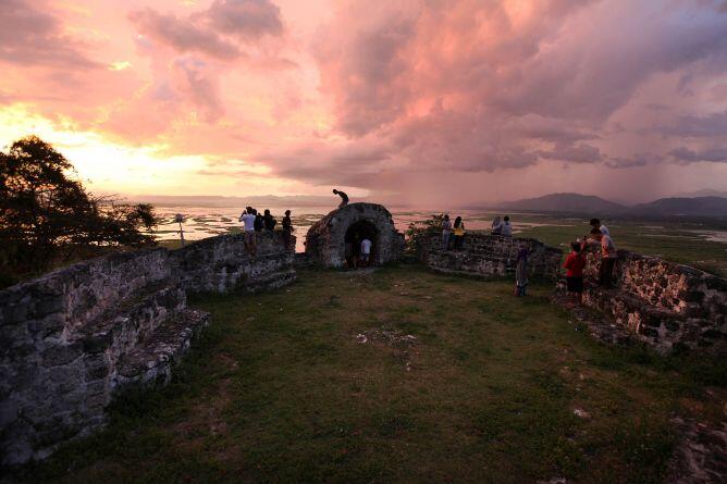 6 Lokasi Istimewa Untuk Menikmati Cahaya Senja Dari Bumi Sulawesi