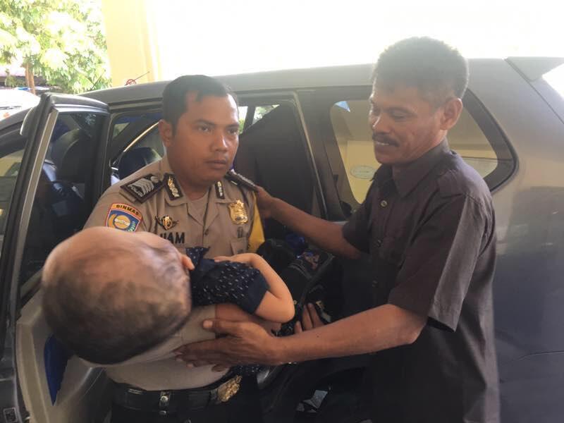 Bripka Ilham Menegosiasi Agar Anak Penderita Hidrosefalus Bisa Dirawat