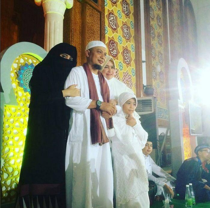 Bawa 2 Istri ke Muka Umum, Ustaz Arifin Ilham Panen Cemoohan