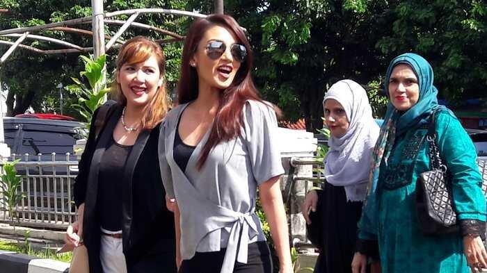 Tulisan Tsania Marwa Saat Berulang Tahun Tanpa Kehadiran Kedua Anaknya