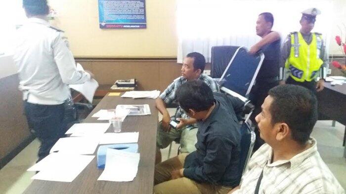 Setelah Dilarang Beroperasi, Pengemudi Angkutan Online Bingung Bayar Cicilan Mobil