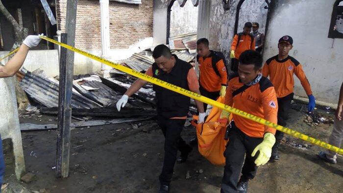 Warga Sidomulyo Resah Pembunuhan Satu Keluarga dengan Cara Dibakar Rumahnya