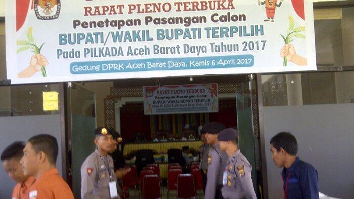 Ratusan Polisi Amankan Rapat Pleno Bupati Terpilih Aceh Barat Daya