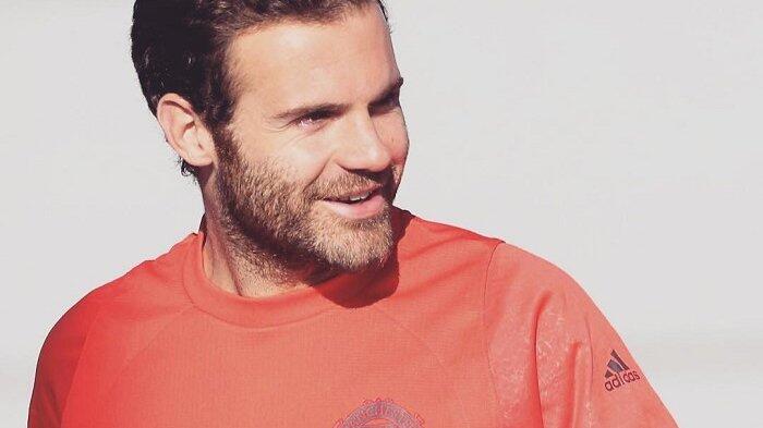 Juan Mata Santap Ayam dengan Pasta Cokelat Sebelum Main