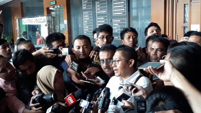 Pinjam Istilah Cak Lontong, Anas Bantah Nazaruddin: Mikir Dong!