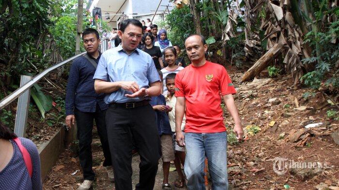 Apa Reaksi Ahok soal Beredarnya Spanduk "Jakarta Bersyariah"?