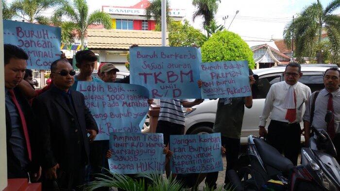 Puluhan Buruh Pelabuhan Gelar Aksi Damai di Pengadilan Negeri Pontianak, Ada Apa?