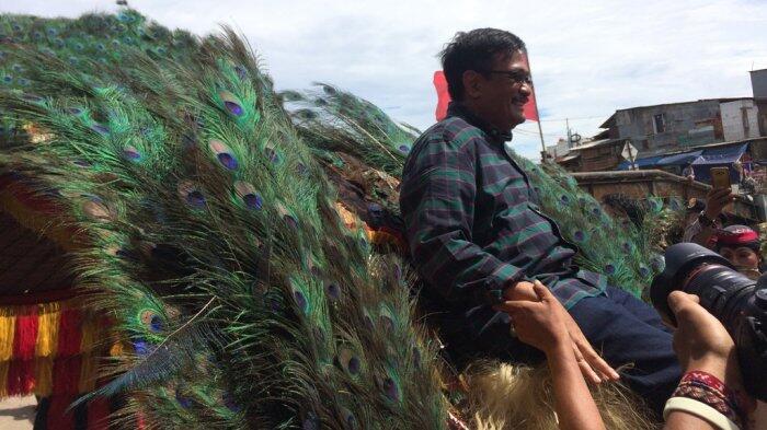 Djarot Duduk di Atas Reog